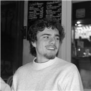 je peux donner des cours concernant la redaction (dissertation, commentaire de texte, compent structurer une pensée...)